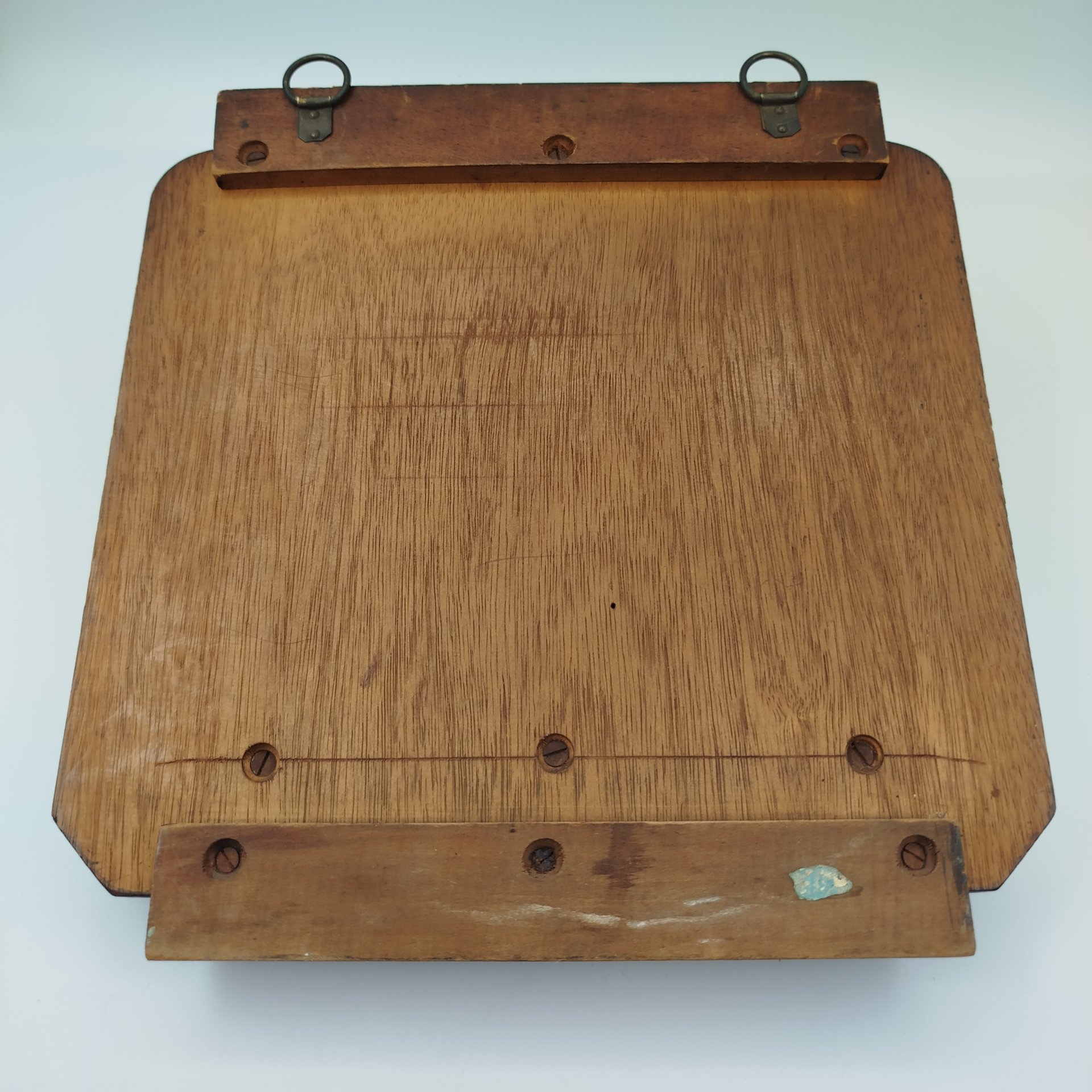 Газетница подвесная (полка для газет), декорированная профилем терьера