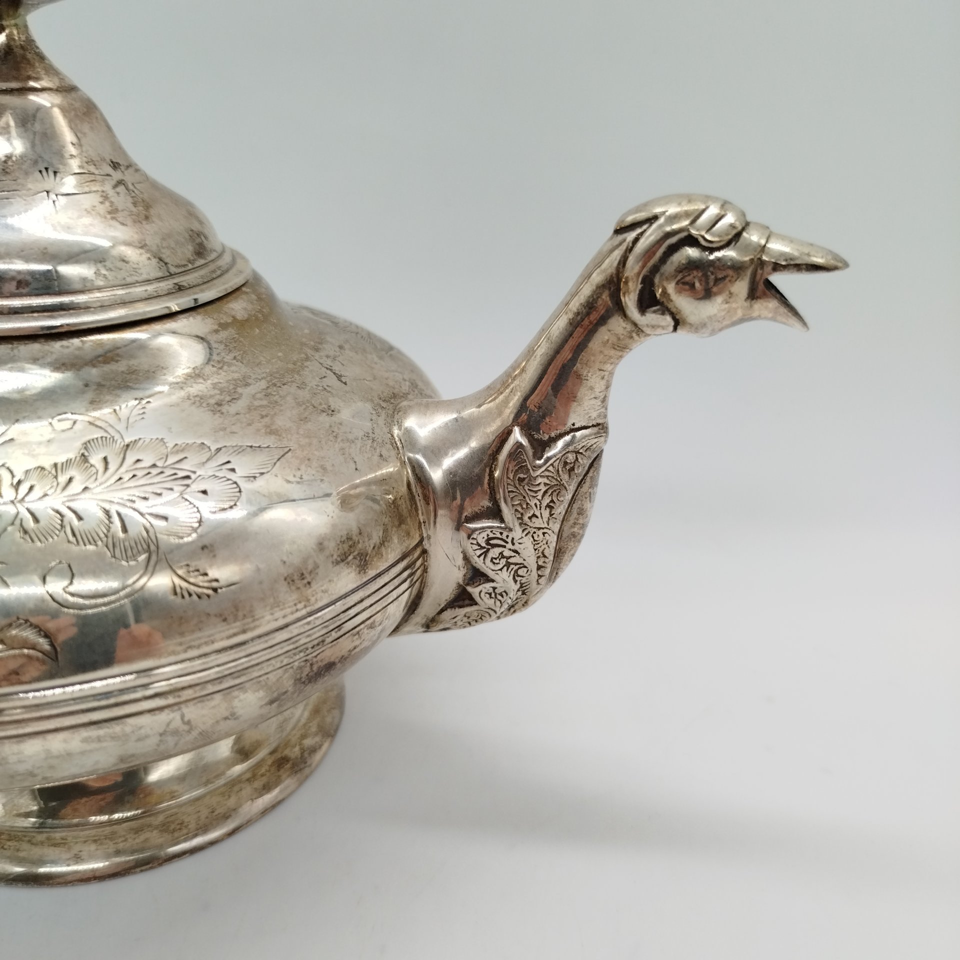 Чайник заварочный с фигурным носиком и цветочным декором на тулове