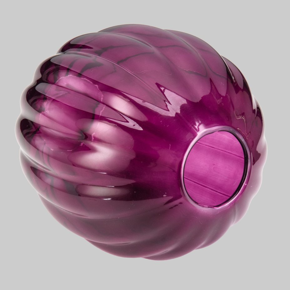 Ваза фиолетового оттенка