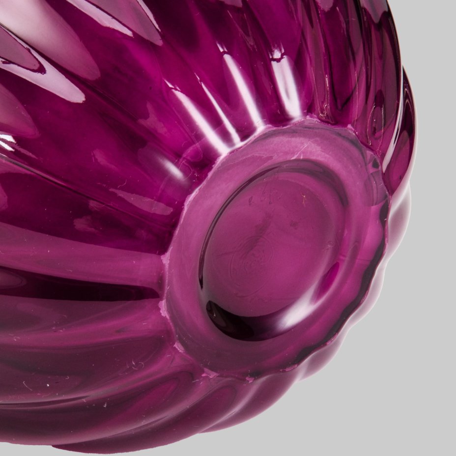 Ваза фиолетового оттенка
