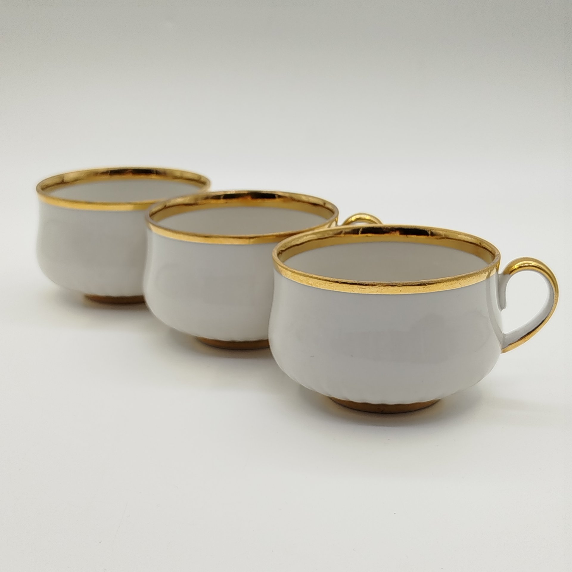 Набор из 3-х чашек с лаконичным декором, фарфор, золочение, Дулевский фарфоровый завод (Дулёво), СССР, 1987 г.