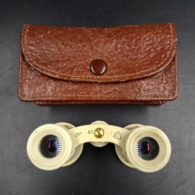 Бинокль театральный в кофре, металл, пластик, стекло, искусственная кожа, Лыткаринский завод оптического стекла (ЛЗОС), СССР, 1950-1980 гг.