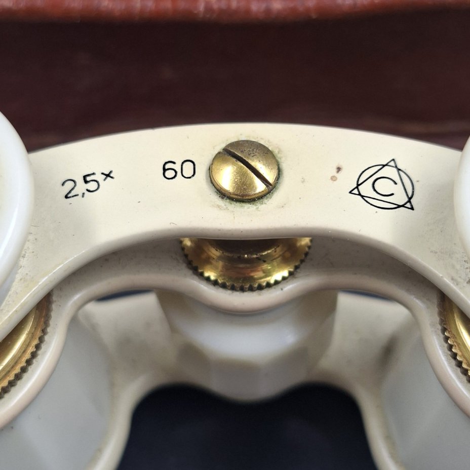 Бинокль театральный в кофре, металл, пластик, стекло, искусственная кожа, Лыткаринский завод оптического стекла (ЛЗОС), СССР, 1950-1980 гг.