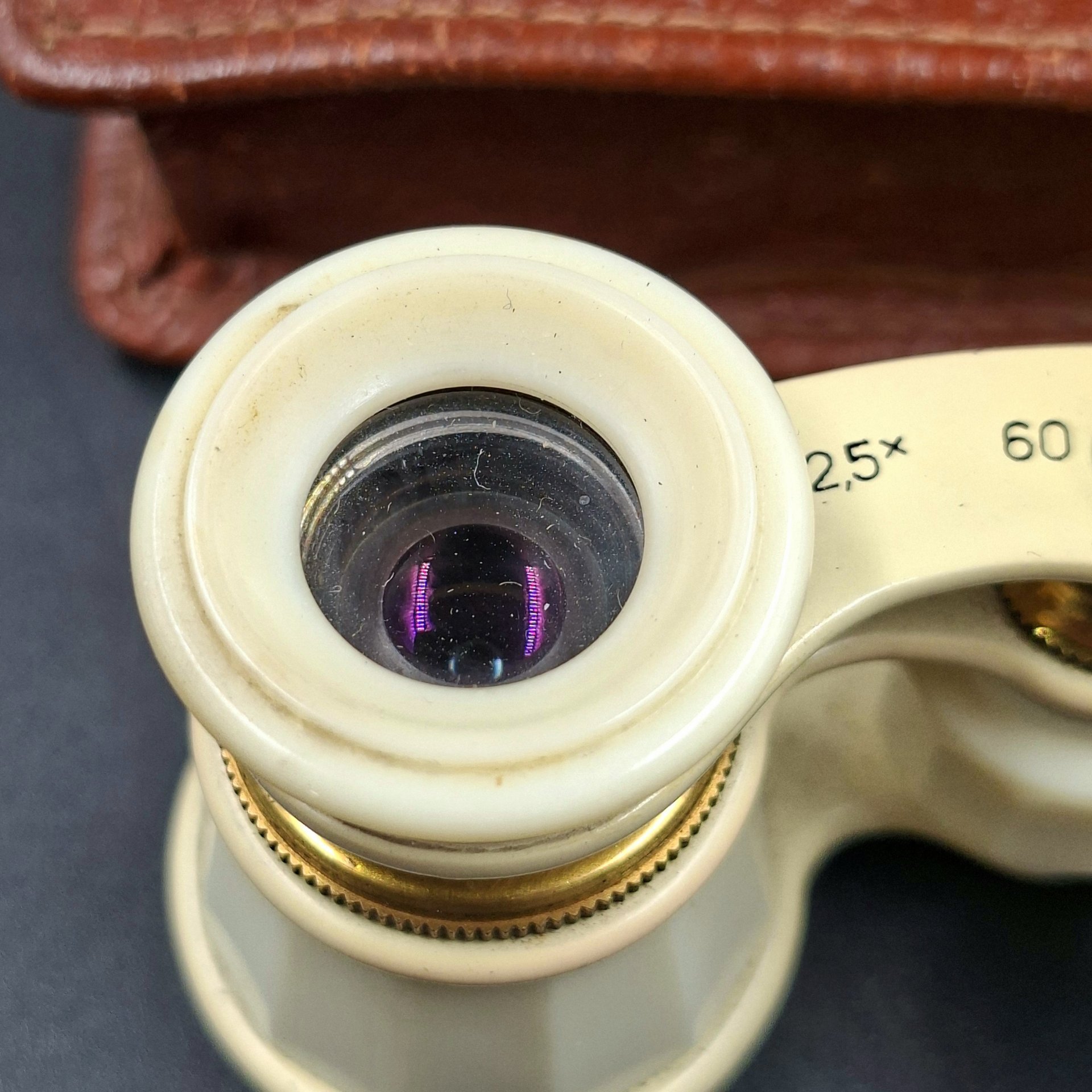 Бинокль театральный в кофре, металл, пластик, стекло, искусственная кожа, Лыткаринский завод оптического стекла (ЛЗОС), СССР, 1950-1980 гг.