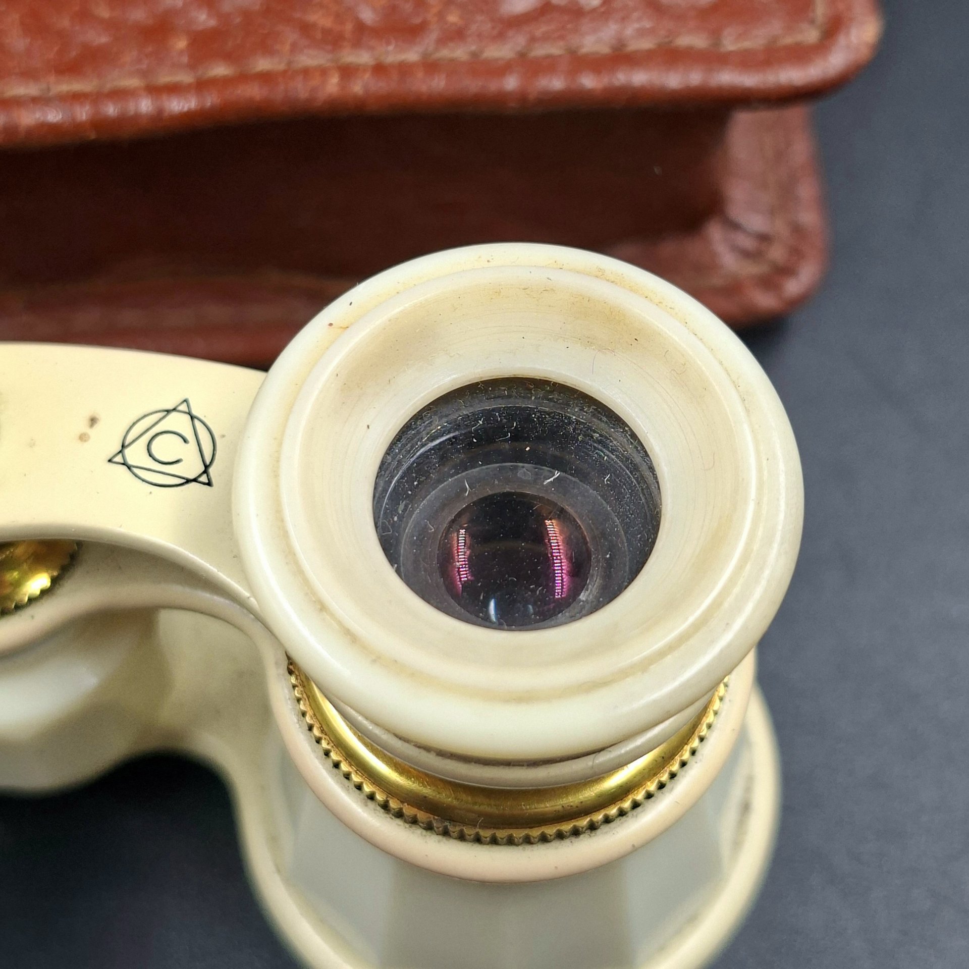 Бинокль театральный в кофре, металл, пластик, стекло, искусственная кожа, Лыткаринский завод оптического стекла (ЛЗОС), СССР, 1950-1980 гг.