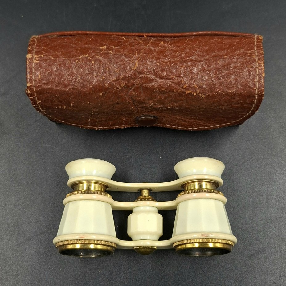 Бинокль театральный в кофре, металл, пластик, стекло, искусственная кожа, Лыткаринский завод оптического стекла (ЛЗОС), СССР, 1950-1980 гг.