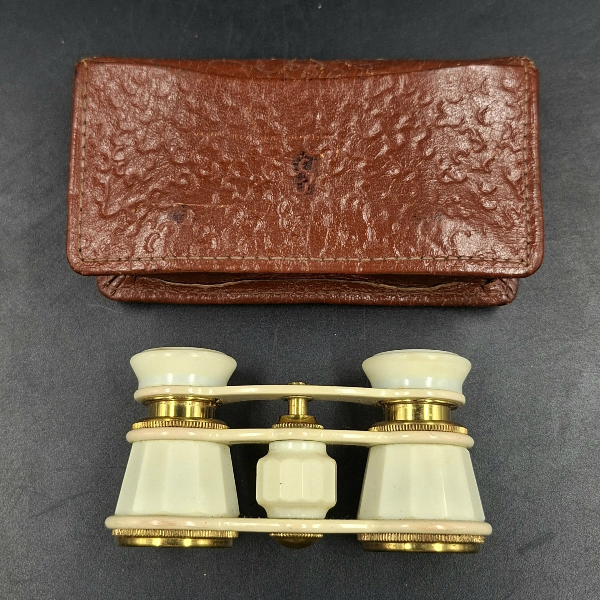 Бинокль театральный в кофре, металл, пластик, стекло, искусственная кожа, Лыткаринский завод оптического стекла (ЛЗОС), СССР, 1950-1980 гг.