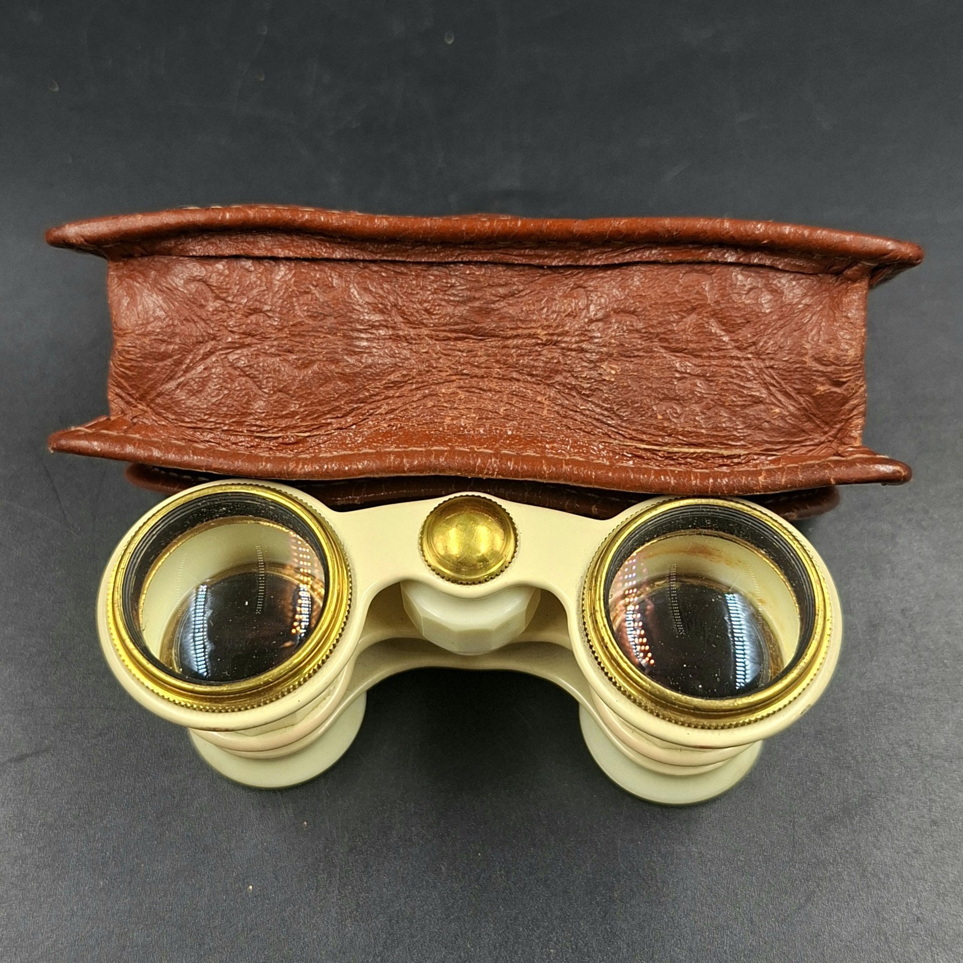 Бинокль театральный в кофре, металл, пластик, стекло, искусственная кожа, Лыткаринский завод оптического стекла (ЛЗОС), СССР, 1950-1980 гг.