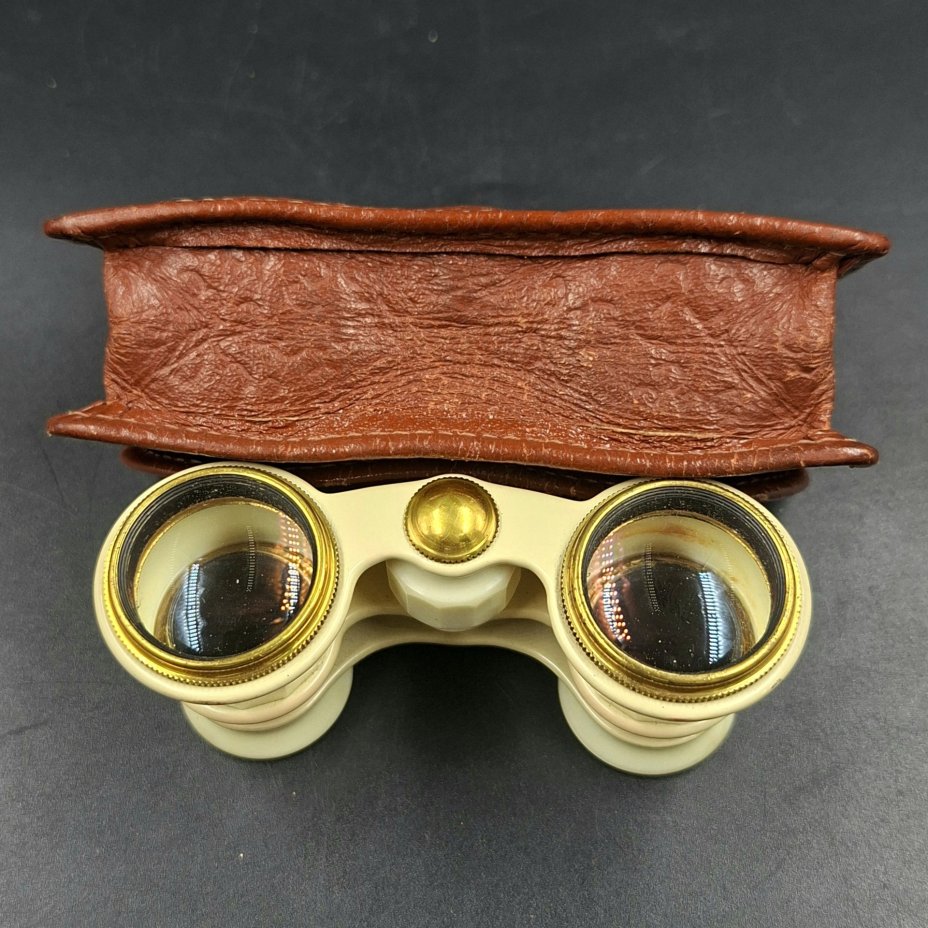 Бинокль театральный в кофре, металл, пластик, стекло, искусственная кожа, Лыткаринский завод оптического стекла (ЛЗОС), СССР, 1950-1980 гг.