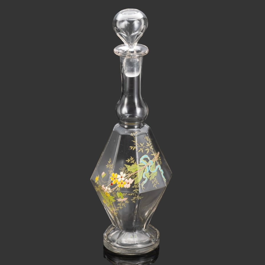 Штоф ромбовидной формы с цветочным декором, стекло, гранение, полихромные эмали, Западная Европа, 1900-1930 гг.