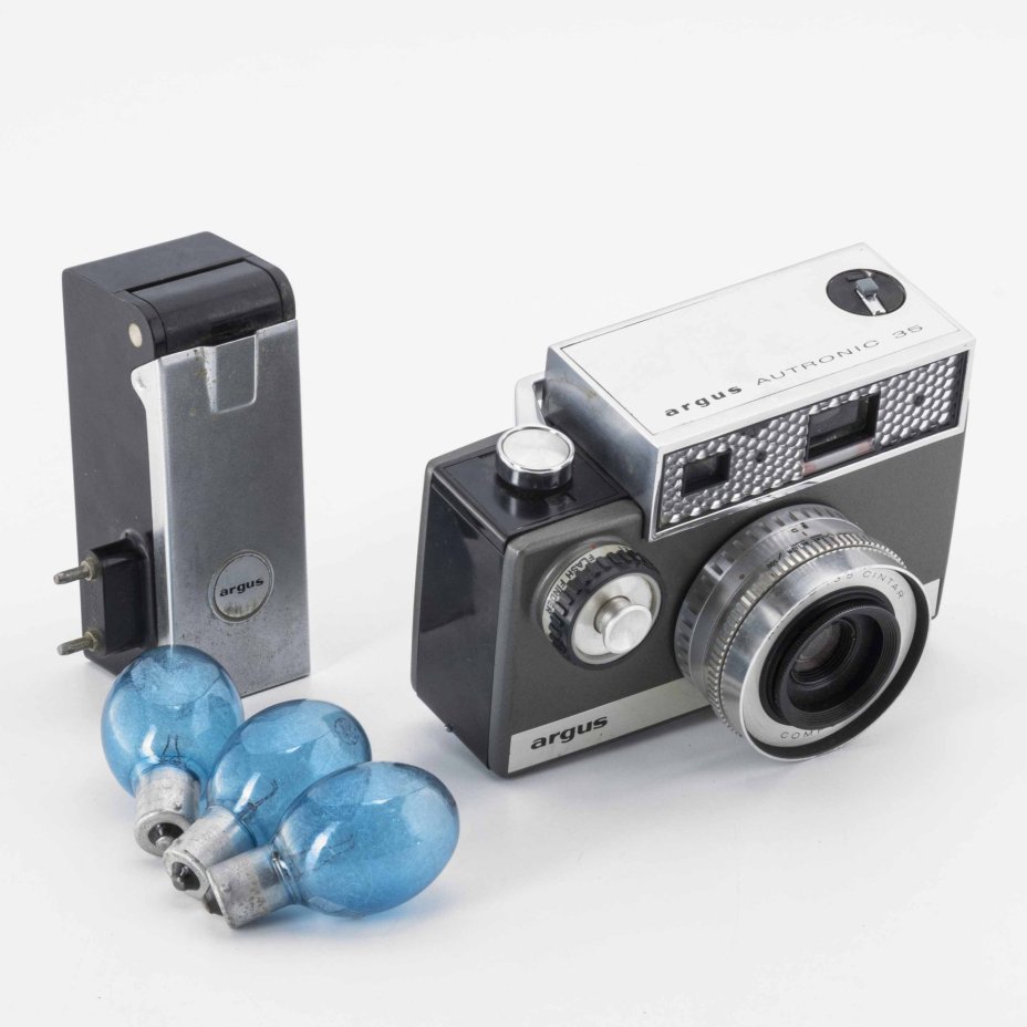 Фотоаппарат "Autronic 35" с фотовспышкой