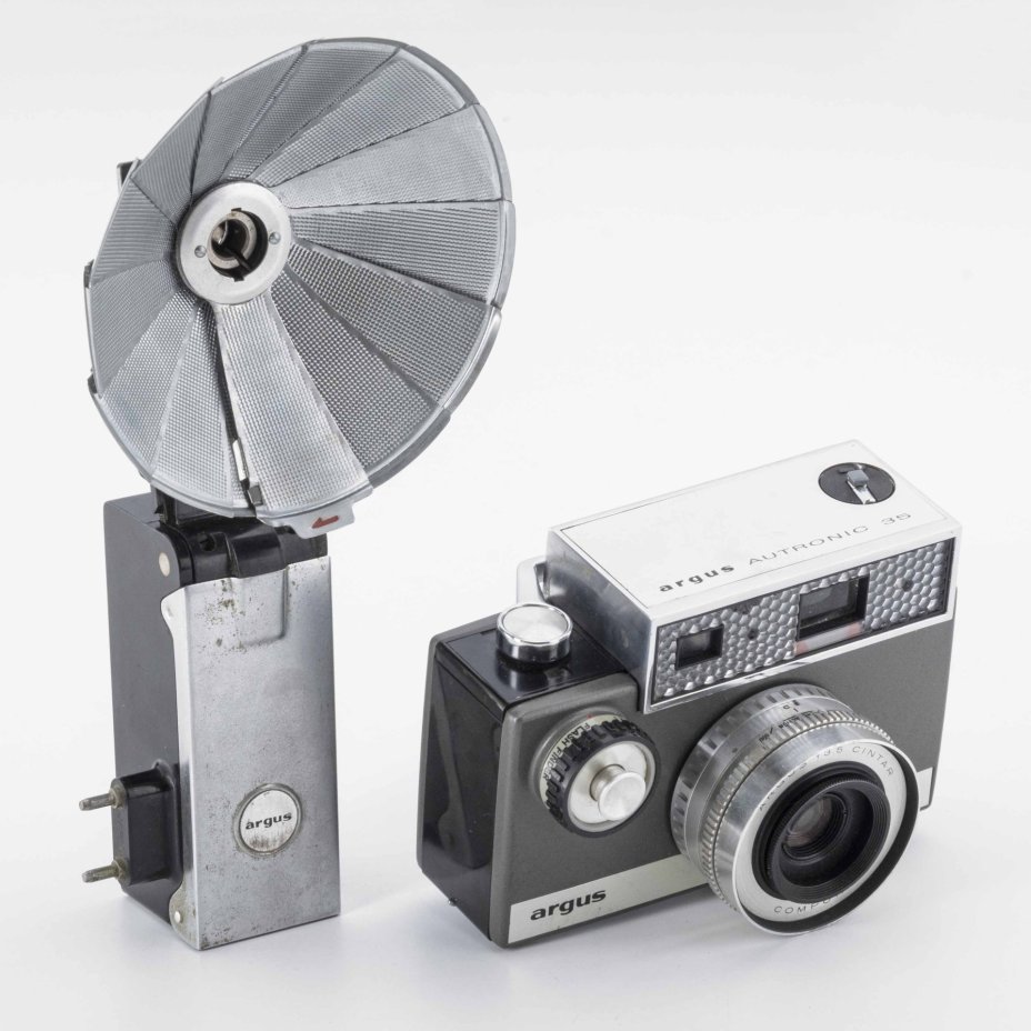 Фотоаппарат "Autronic 35" с фотовспышкой