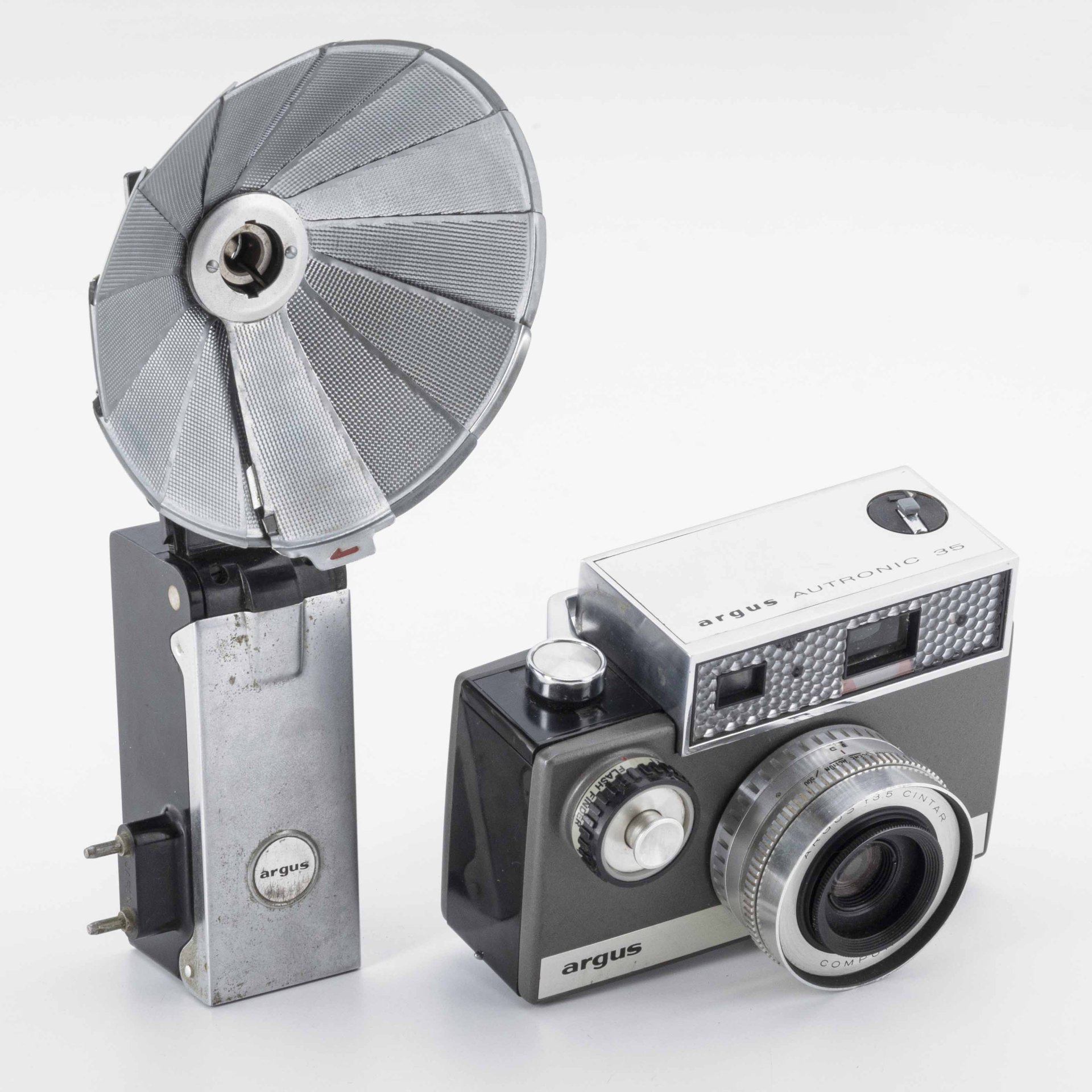 Фотоаппарат "Autronic 35" с фотовспышкой