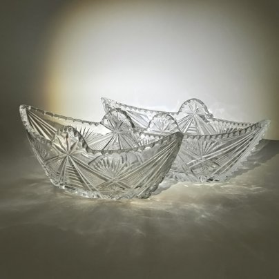 Набор из 2-х салатников в форме ладьи с резным геометрическим декором (в подборе), хрусталь, алмазная грань, СССР, 1970-1990 гг.