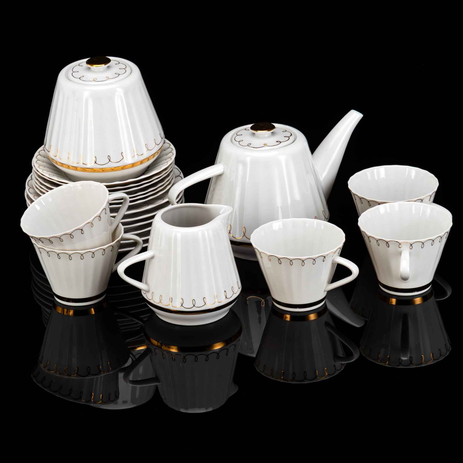 Сервиз чайный "Золотая арабеска" на 5 персон (20 предметов), форма "Каннелюрный", автор формы Ольшевский В.Н., автор рисунка Паникова К.Н.