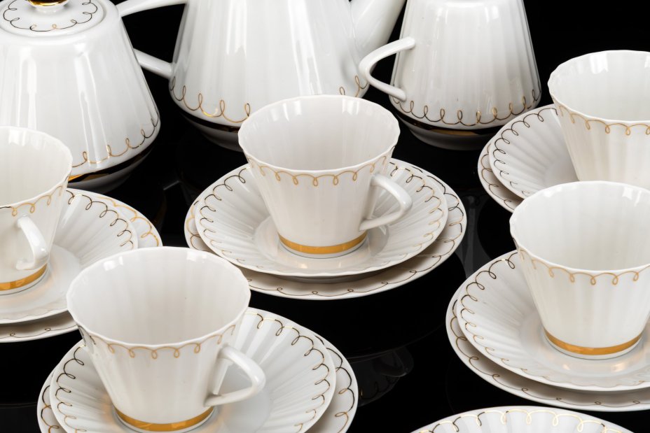 Сервиз чайный "Золотая арабеска" на 5 персон (20 предметов), форма "Каннелюрный", автор формы Ольшевский В.Н., автор рисунка Паникова К.Н.