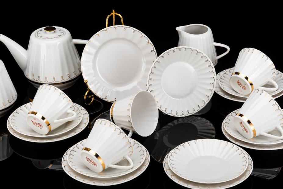 Сервиз чайный "Золотая арабеска" на 5 персон (20 предметов), форма "Каннелюрный", автор формы Ольшевский В.Н., автор рисунка Паникова К.Н.