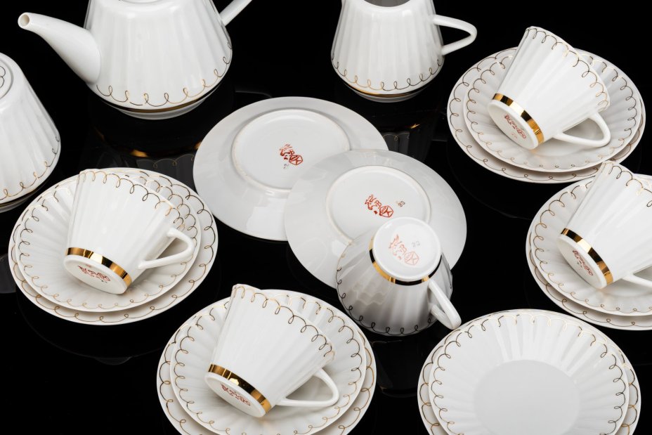 Сервиз чайный "Золотая арабеска" на 5 персон (20 предметов), форма "Каннелюрный", автор формы Ольшевский В.Н., автор рисунка Паникова К.Н.