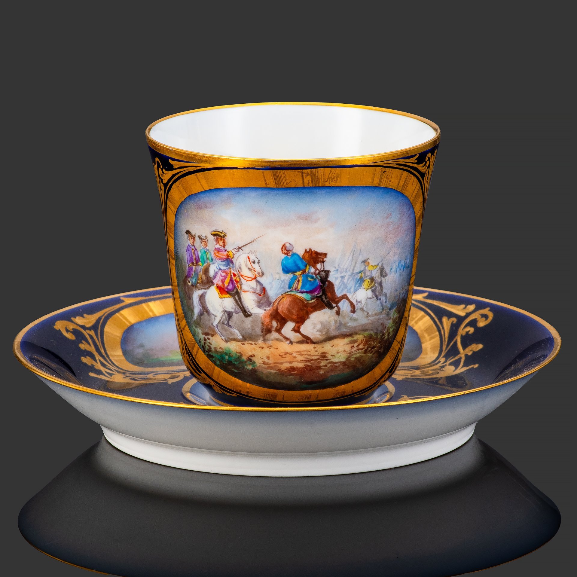 Пара кофейная с батальным сюжетом "Битва при Кунео (Кони) Пьемонт" (выполнена для дворца Тюильри "Chateau des Tuileries"), фарфор, крытье кобальтом, золочение, цировка, роспись, Севрская фарфоровая мануфактура (Sevres), Франция, 1844 г.
