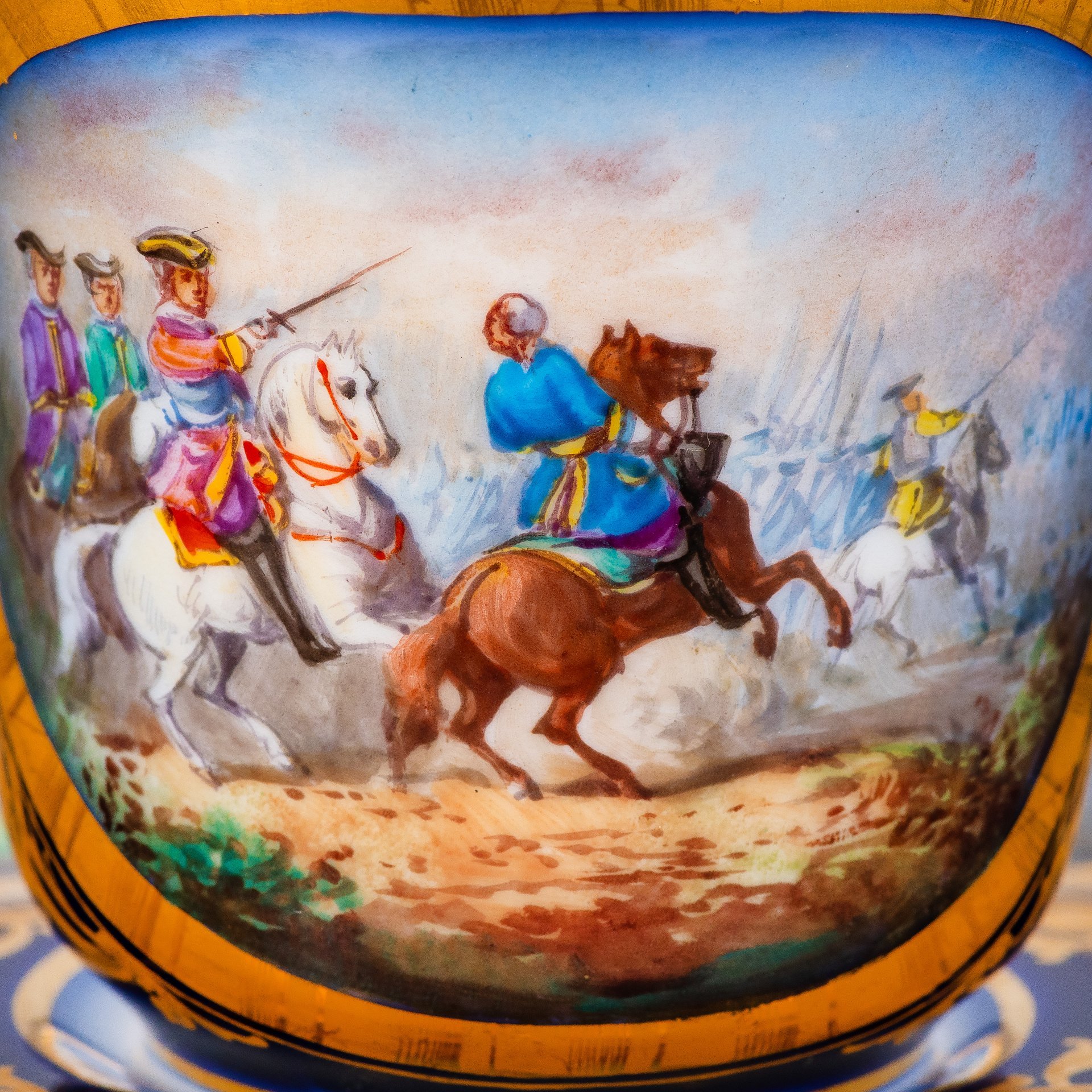 Пара кофейная с батальным сюжетом "Битва при Кунео (Кони) Пьемонт" (выполнена для дворца Тюильри "Chateau des Tuileries"), фарфор, крытье кобальтом, золочение, цировка, роспись, Севрская фарфоровая мануфактура (Sevres), Франция, 1844 г.