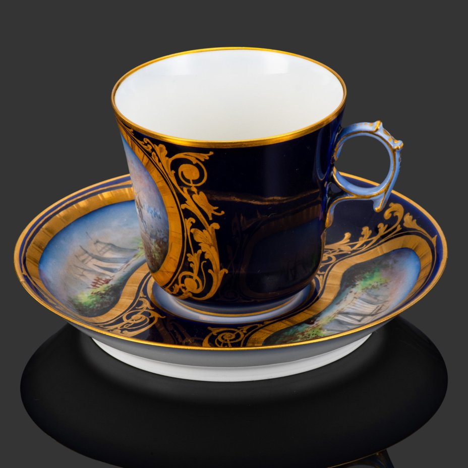 Пара кофейная с батальным сюжетом "Битва при Кунео (Кони) Пьемонт" (выполнена для дворца Тюильри "Chateau des Tuileries"), фарфор, крытье кобальтом, золочение, цировка, роспись, Севрская фарфоровая мануфактура (Sevres), Франция, 1844 г.