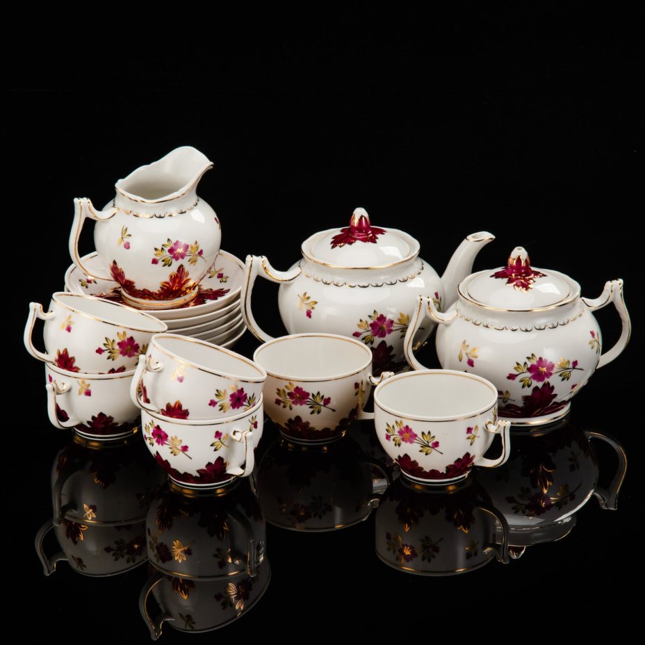 Сервиз чайный "Барбарис" (пурпурный) на 6 персон (15 предметов), автор Евгений Петрович Смирнов, фарфор, роспись, золочение, Дмитровский фарфоровый завод (ДФЗ Вербилки), СССР, 1954-1965 гг.