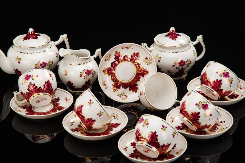 Сервиз чайный "Барбарис" (пурпурный) на 6 персон (15 предметов), автор Евгений Петрович Смирнов, фарфор, роспись, золочение, Дмитровский фарфоровый завод (ДФЗ Вербилки), СССР, 1954-1965 гг.