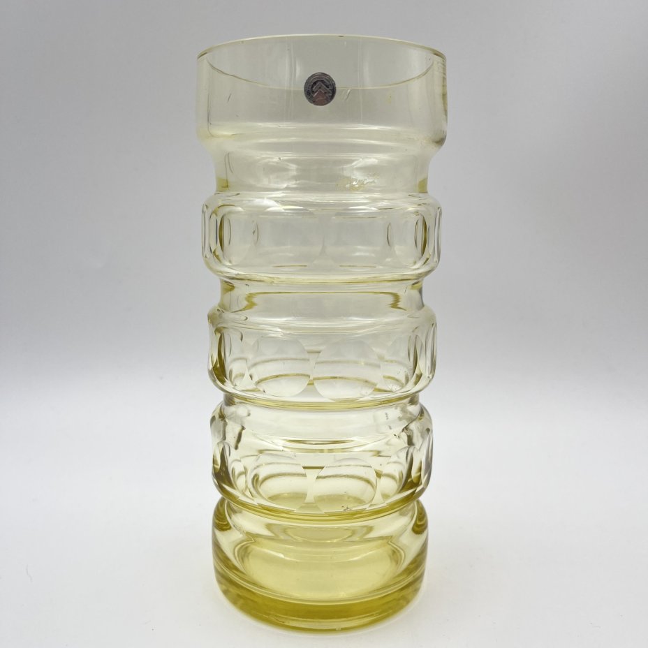 Ваза лимонного оттенка с цилиндрическим туловом с перехватами и декором в виде линз, производственное объединение стекольных предприятий "Latvijas Stikls", цветное стекло, СССР, 1960-1970 гг.