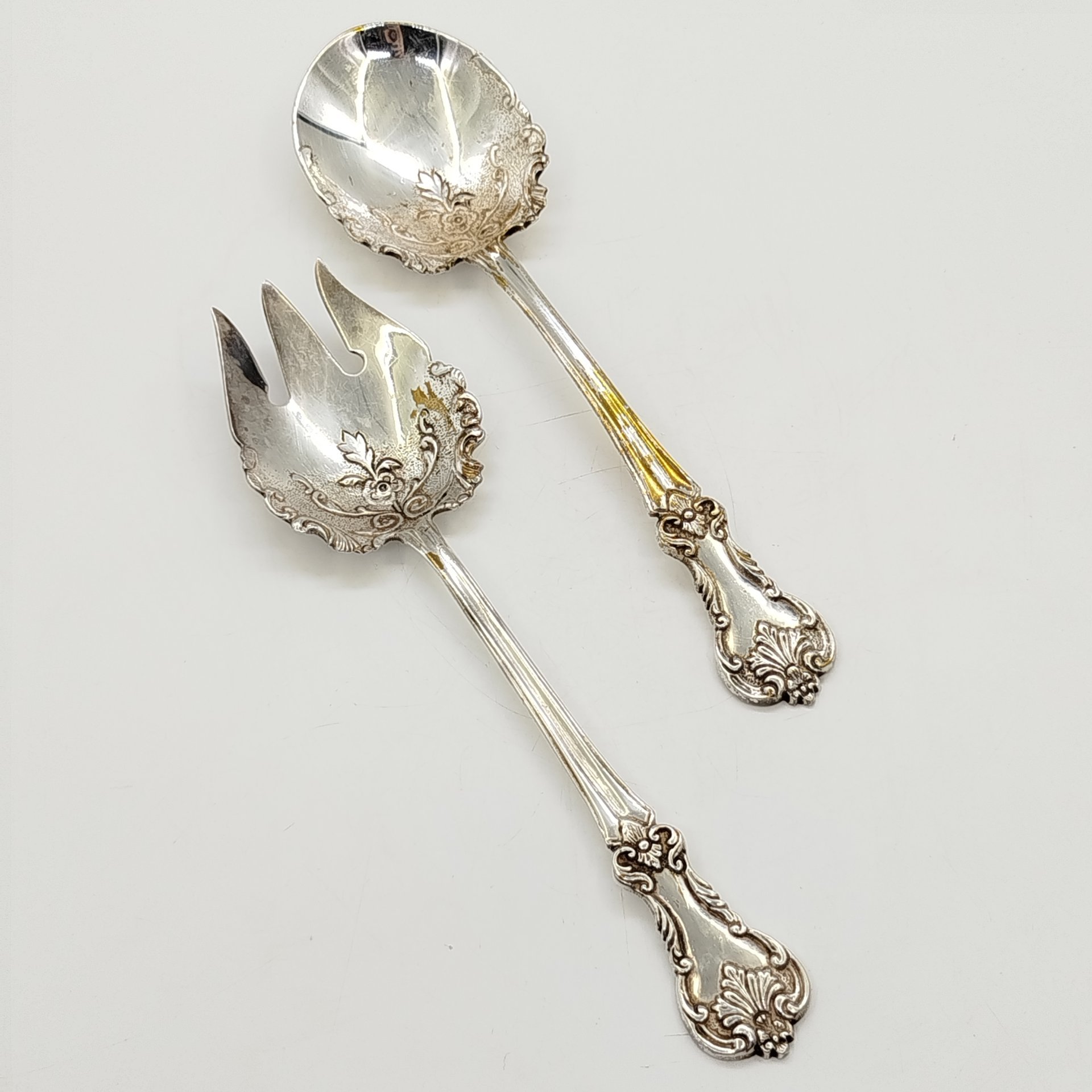 Набор для подачи салата из ложки и вилки с растительным декором, металл, серебрение, Индия, 1970-1990 гг.