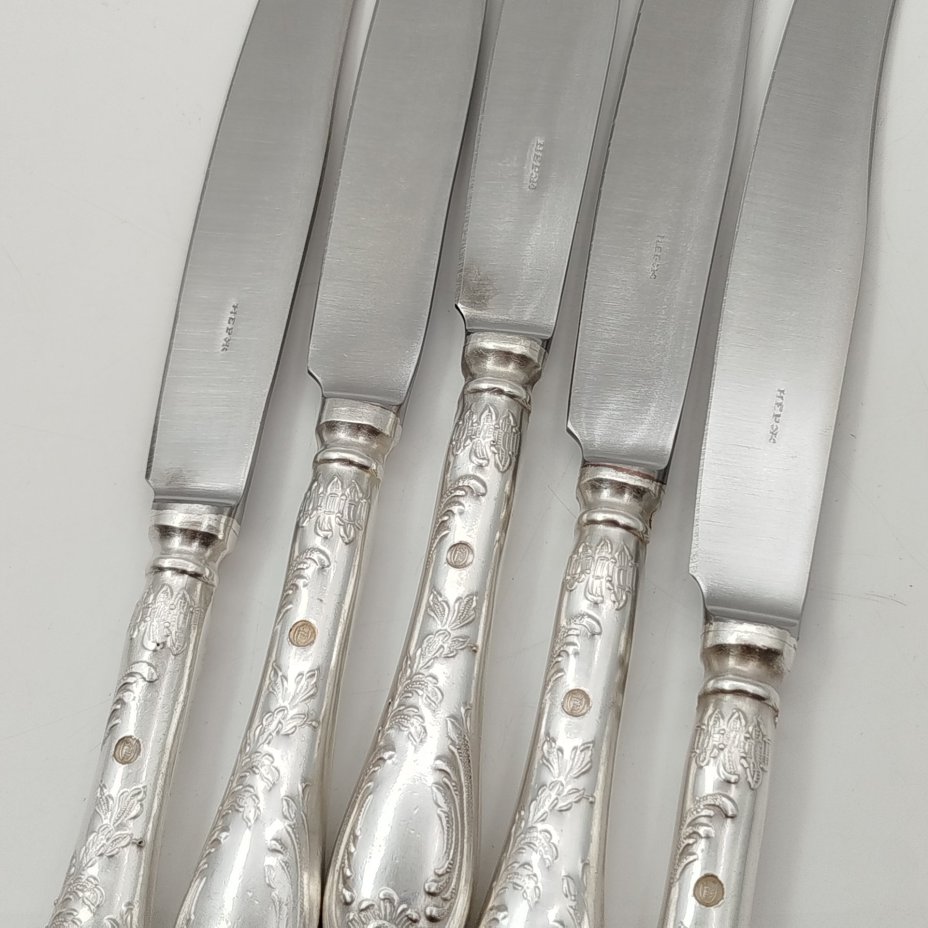 Набор столовых ножей на 5 персон с растительным декором на черенках, мНЦ (медь-никель-цинк), Вольнянский завод столовых приборов им. Шевченко (ЗiШ, ЗиШ), СССР, 1970-1990 гг.