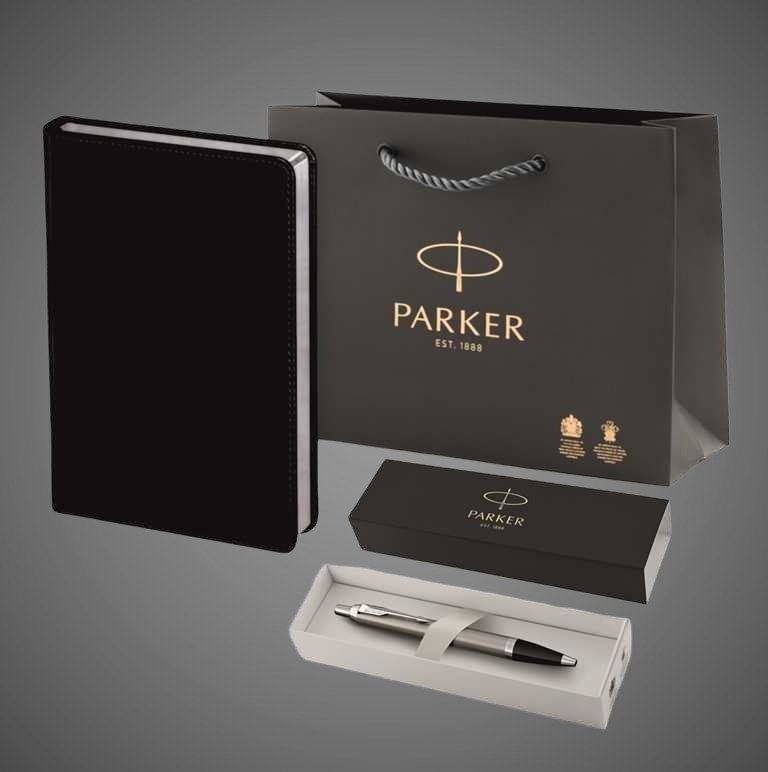 Подарочный набор: Шариковая ручка Parker IM Stainless Steel CT, стержень: M blue и Ежедневник черный, Металлы: нержавеющая сталь, пластик, хром