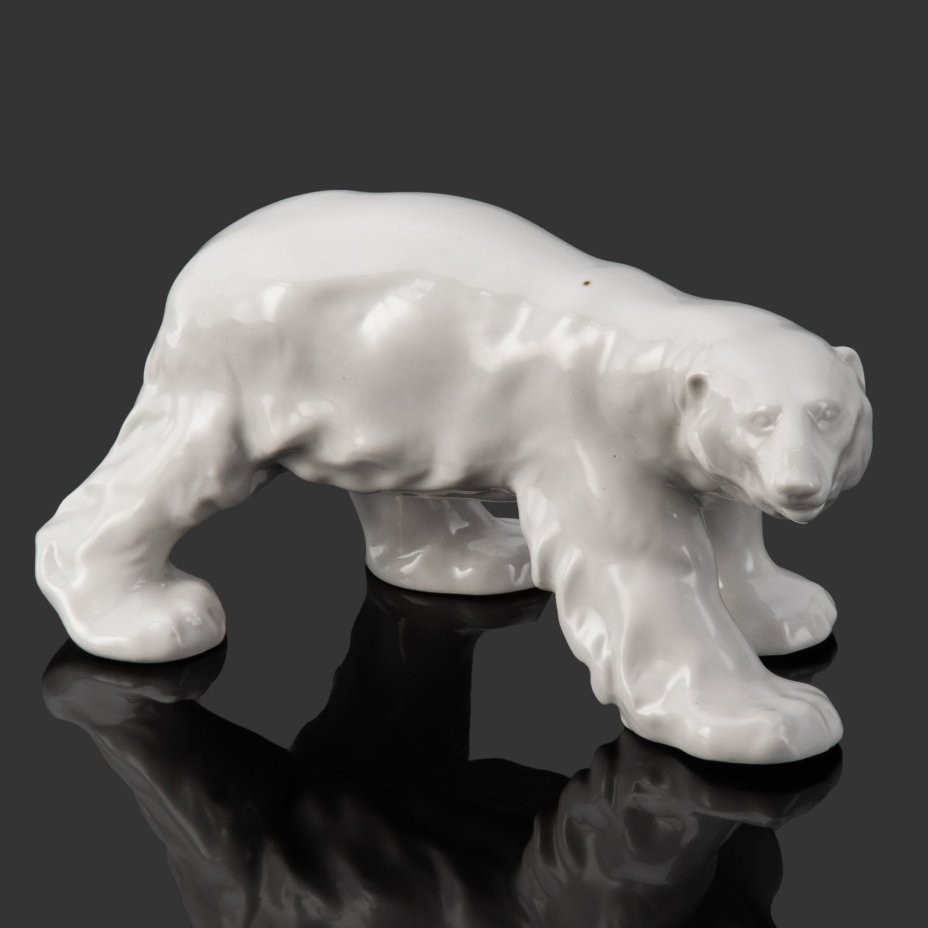 Статуэтка "Белый медведь" по модели А.К. Тимуса, фарфор, Ленинградский фарфоровый завод (ЛФЗ), СССР, 1950-1960 гг.
