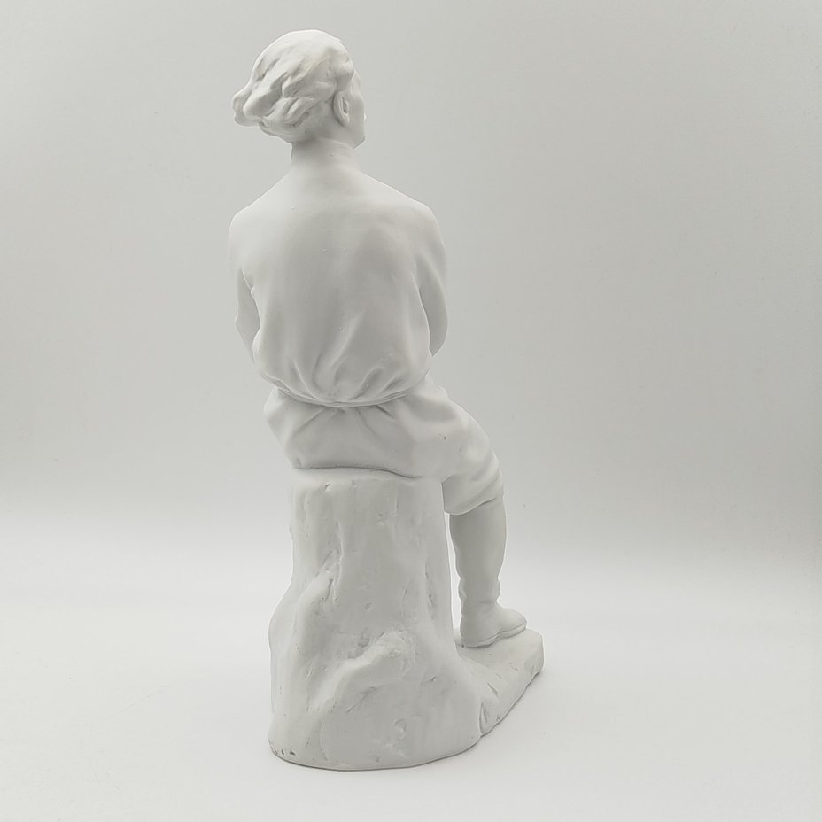Статуэтка "Максим Горький", автор В.Г. Стамов, Ленинградский фарфоровый завод (ЛФЗ)