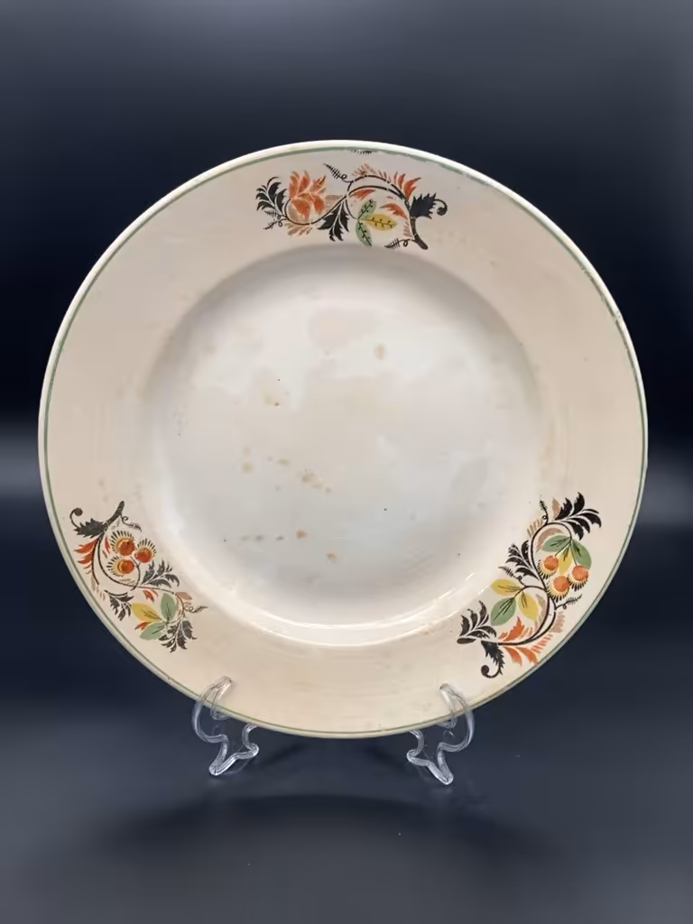 Тарелка обеденная, фаянс, деколь, Конаковский фаянсовый завод им. М.И. Калинина (ЗиК Конаково), СССР, 1946-1952 гг., Конаковский фаянсовый завод им. М.И. Калинина (ЗиК Конаково)