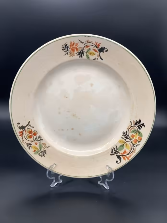 Тарелка обеденная, фаянс, деколь, Конаковский фаянсовый завод им. М.И. Калинина (ЗиК Конаково), СССР, 1946-1952 гг., Конаковский фаянсовый завод им. М.И. Калинина (ЗиК Конаково)