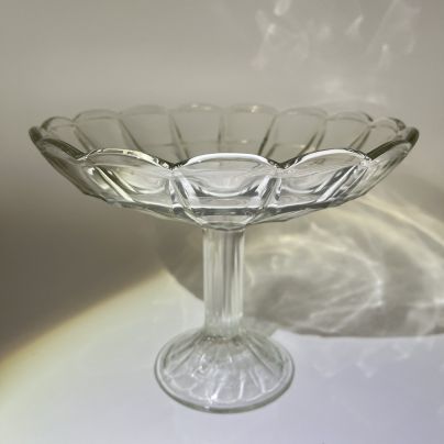 Фруктовница на ножке с лаконичным декором, стекло, Дятьковский хрустальный завод, СССР, 1950-1970 гг.