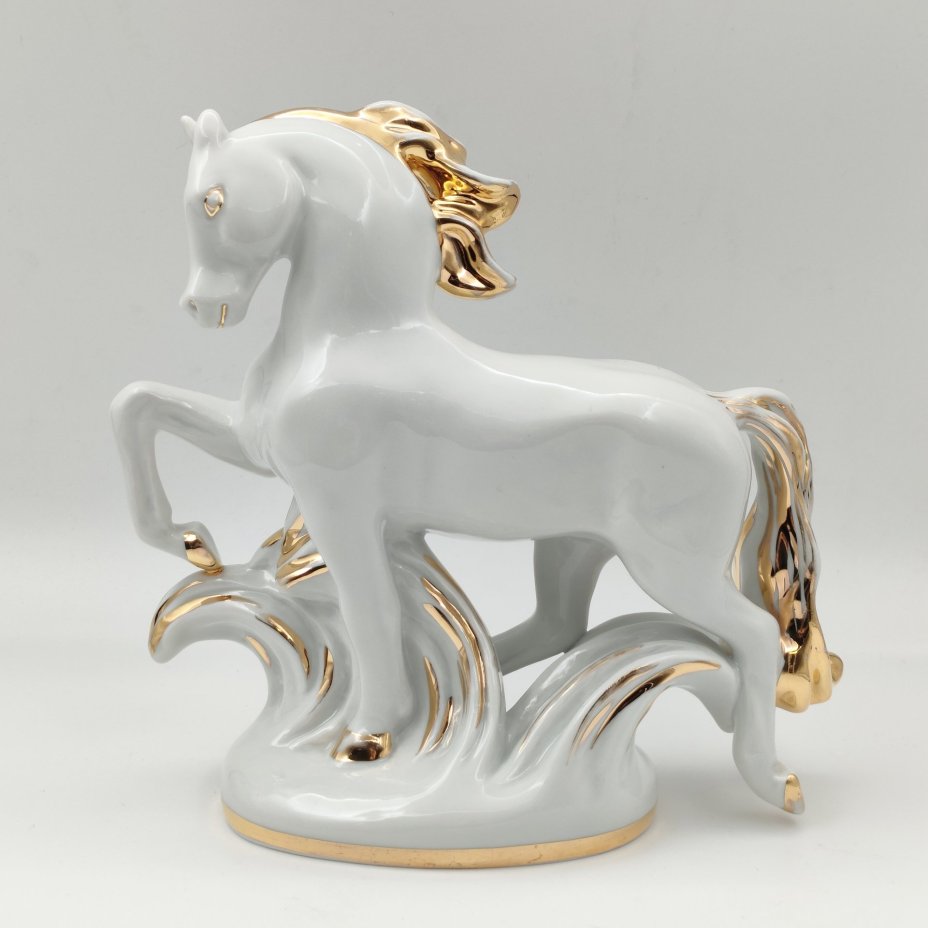 Статуэтка "Конь-огонь", автор формы И.С. Ефимов, фарфор, золочение, Ленинградский фарфоровый завод (ЛФЗ), СССР, 1960-1970 гг., Ленинградский фарфоровый завод (ЛФЗ)