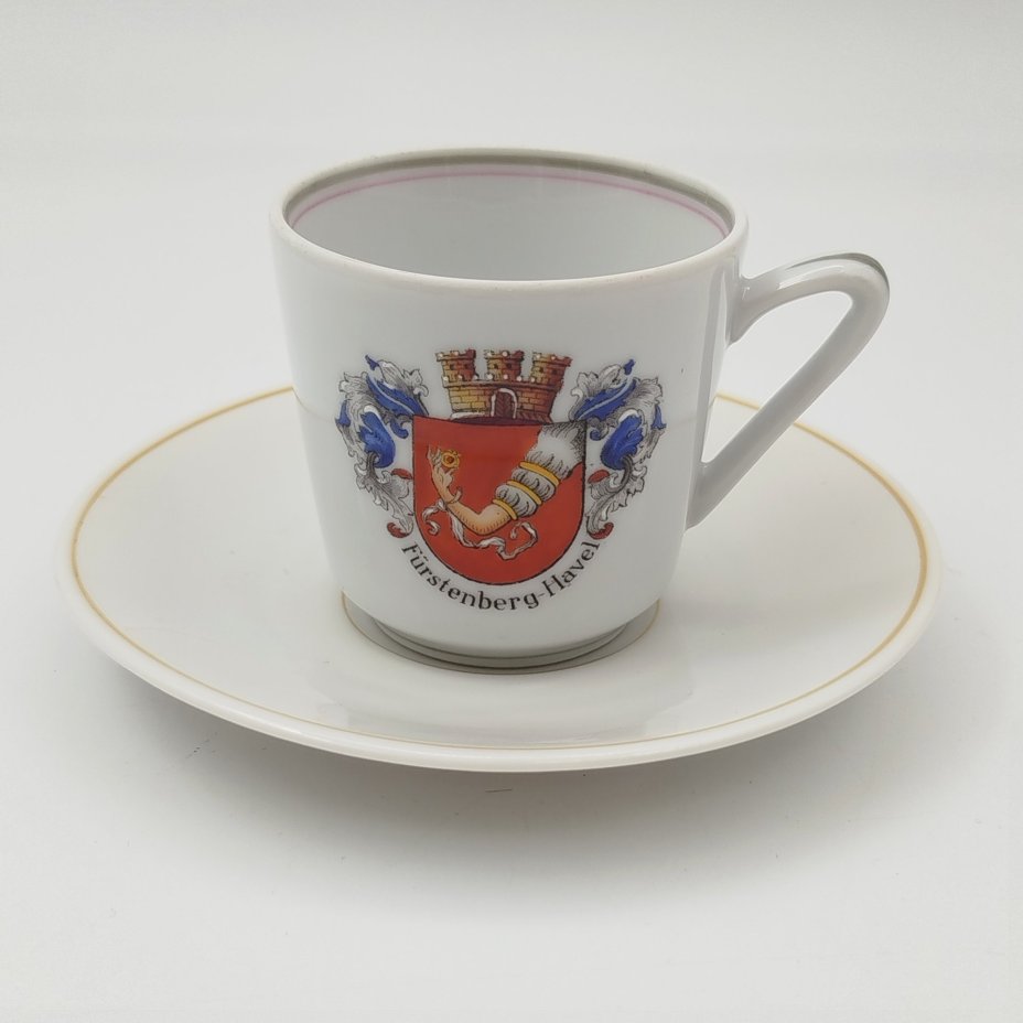 Кофейная пара сувенирная "Fürstennerg-Havel", украшенная гербом города Фюрстенберг (Хафель), фарфор, деколь, Германия, 1970-1990 гг.