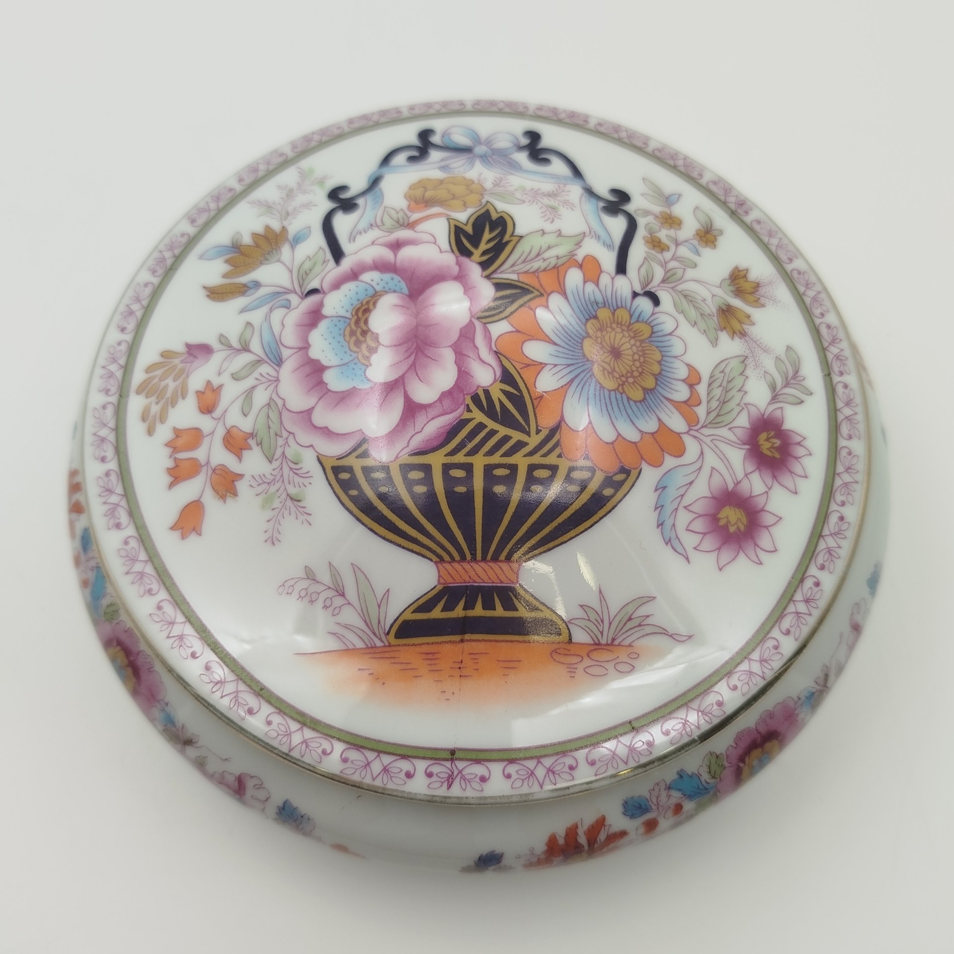 Шкатулка круглой фирмы, "Limoges", фарфор, деколь, золочение, Франция, 1950-1980 гг.