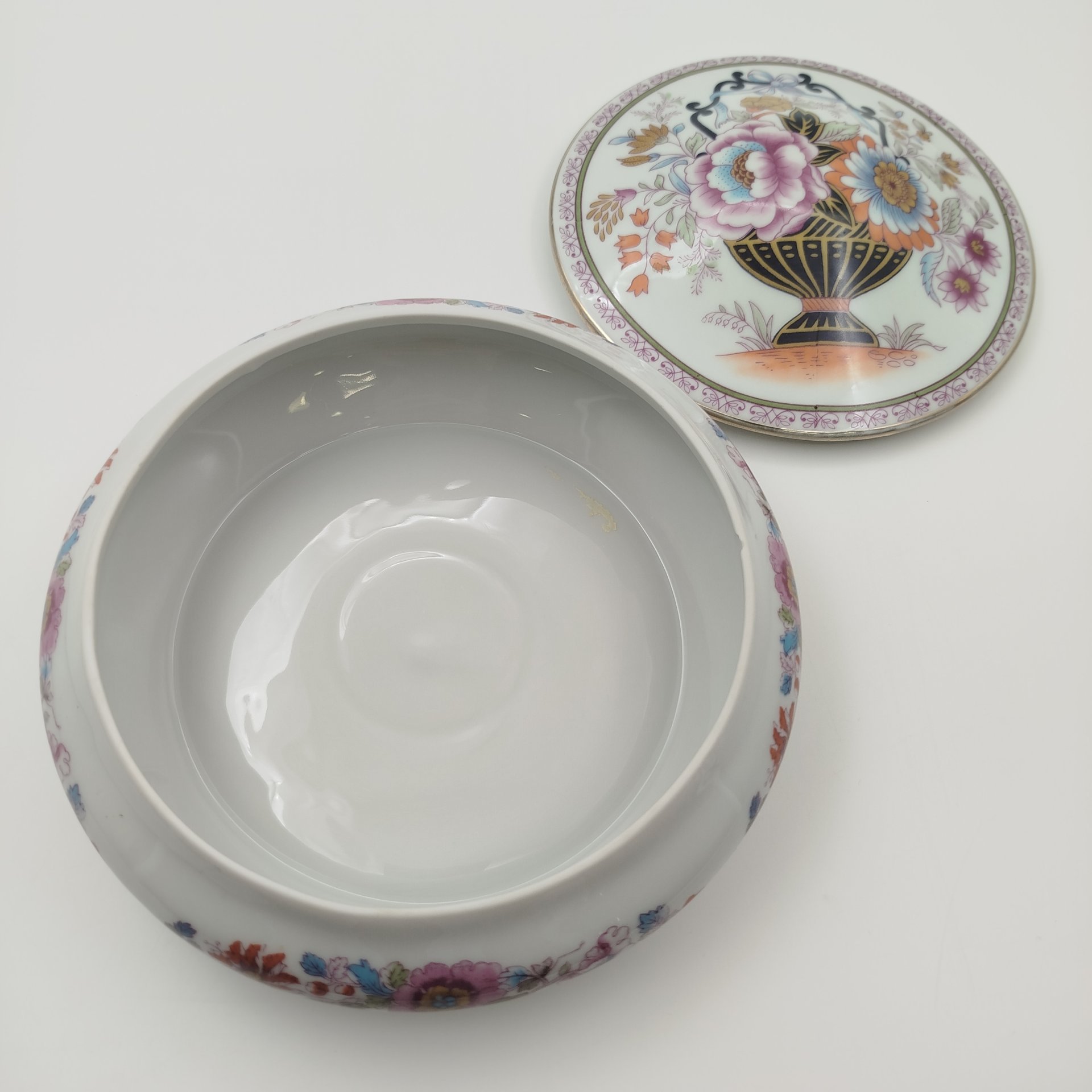 Шкатулка круглой фирмы, "Limoges", фарфор, деколь, золочение, Франция, 1950-1980 гг.