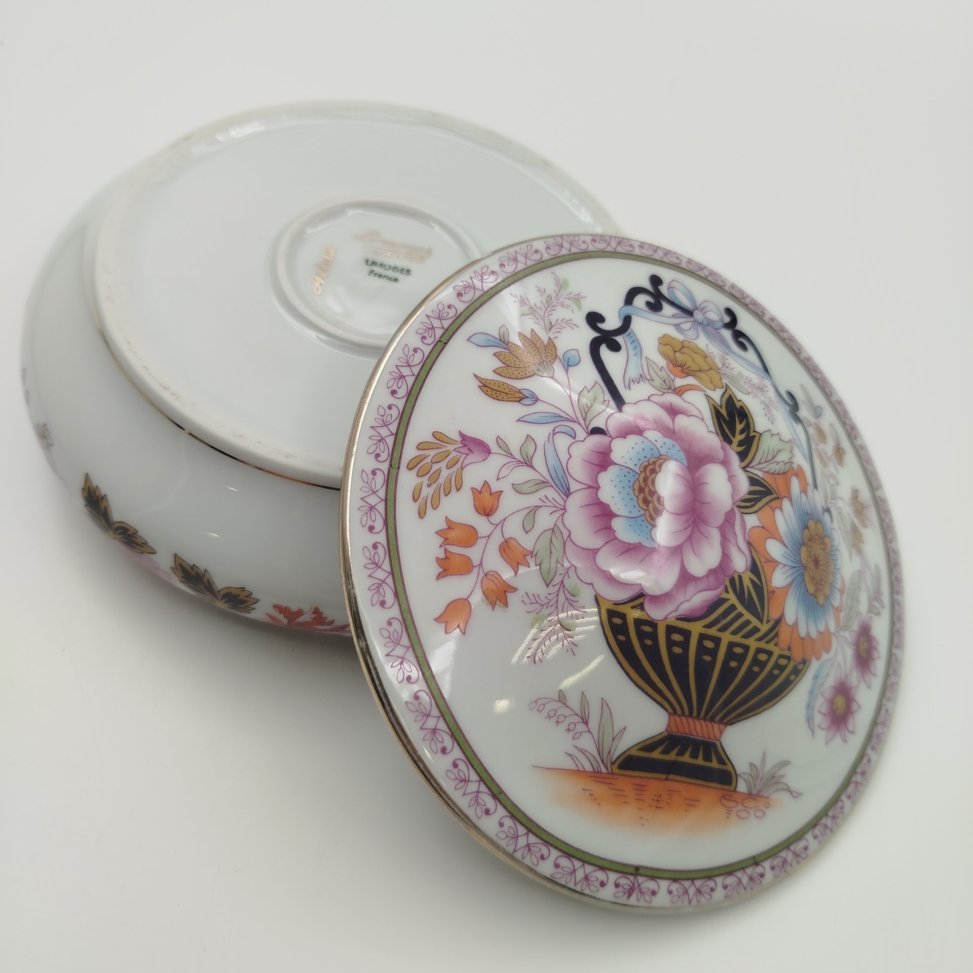 Шкатулка круглой фирмы, "Limoges", фарфор, деколь, золочение, Франция, 1950-1980 гг.