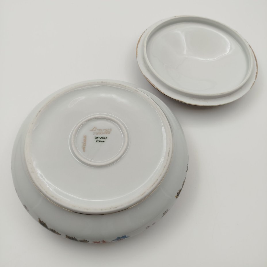 Шкатулка круглой фирмы, "Limoges"
