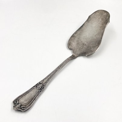 Лопатка для торта с растительным декором, мНЦ (медь-никель-цинк), Киевский завод столовых приборов и посуды им. Дзержинского (ЗiД, ЗиД), СССР, 1950-1960 гг., Киевский завод столовых приборов и посуды им. Дзержинского (ЗiД