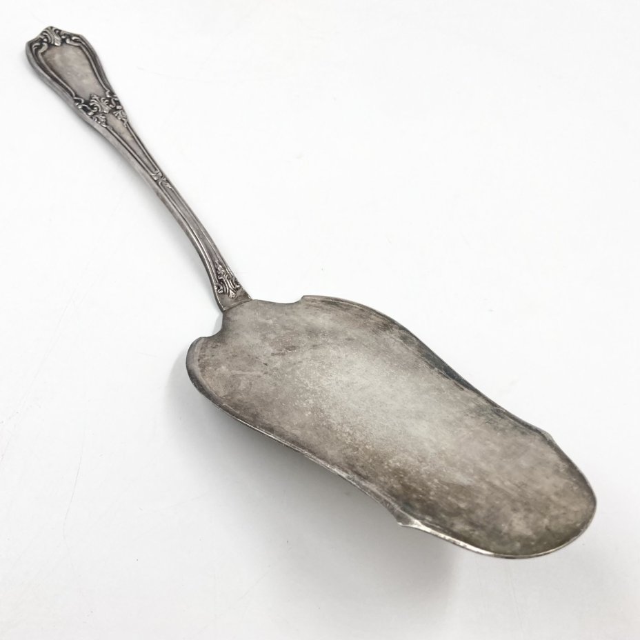 Лопатка для торта с растительным декором, мНЦ (медь-никель-цинк), Киевский завод столовых приборов и посуды им. Дзержинского (ЗiД, ЗиД), СССР, 1950-1960 гг., Киевский завод столовых приборов и посуды им. Дзержинского (ЗiД