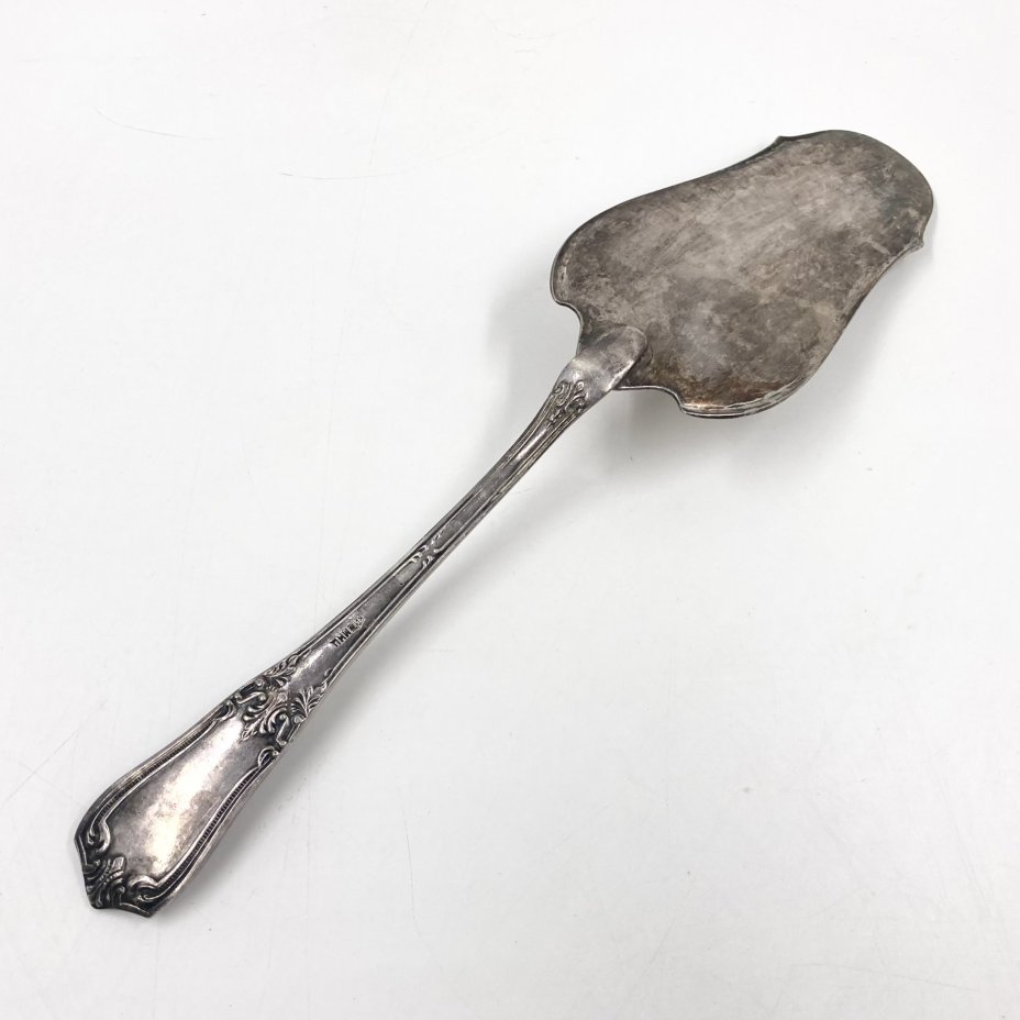 Лопатка для торта с растительным декором, мНЦ (медь-никель-цинк), Киевский завод столовых приборов и посуды им. Дзержинского (ЗiД, ЗиД), СССР, 1950-1960 гг., Киевский завод столовых приборов и посуды им. Дзержинского (ЗiД