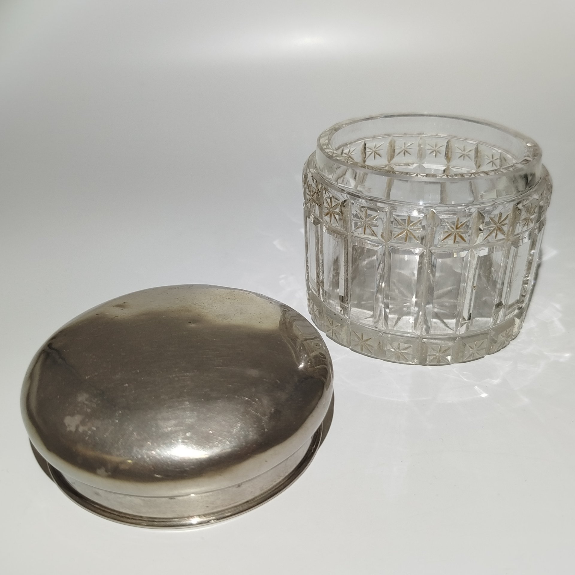 Банка (шкатулка) из парфюмерного набора, металл, стекло, Европа, 1900-1930 гг.
