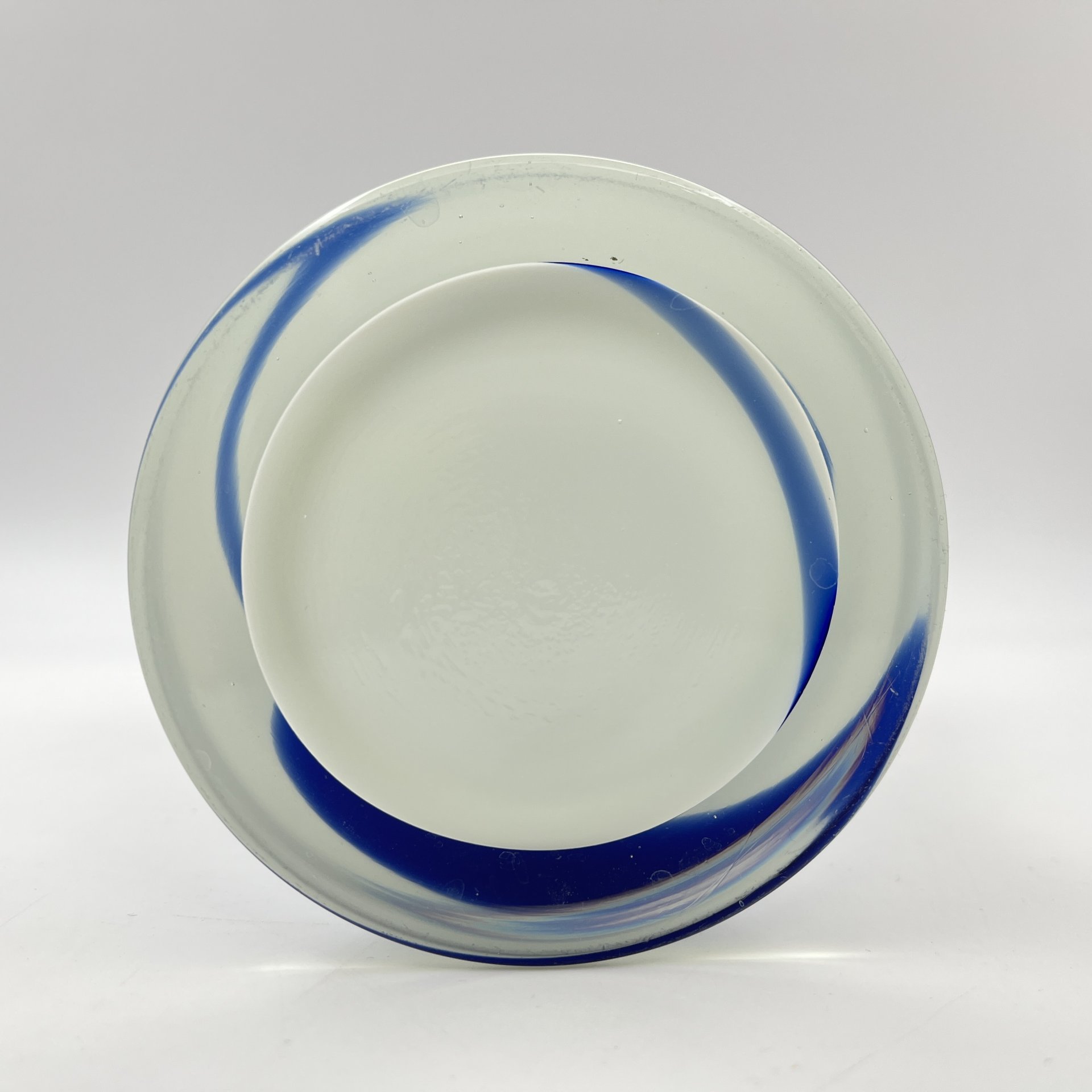 Ваза "Татьянка" в бело-голубой гамме, автор Б.А. Смирнов