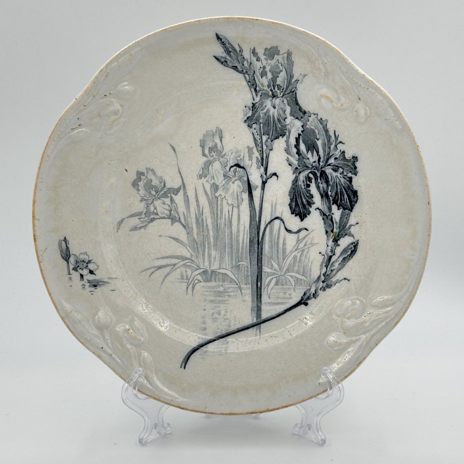 Тарелка в бело-синей гамме, из серии "Iris" (ирис), фаянс, деколь, Villeroy & Boch, Германия, 1874-1909 гг., Villeroy & Boch
