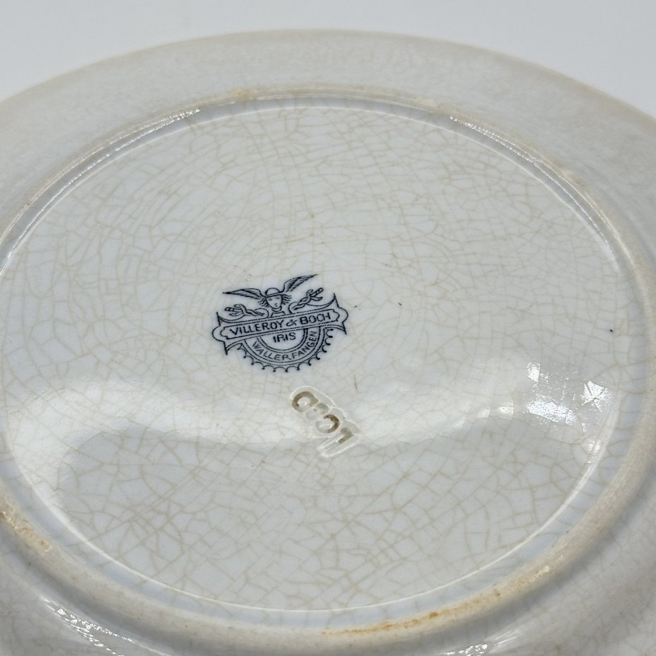 Тарелка в бело-синей гамме, из серии "Iris" (ирис), фаянс, деколь, Villeroy & Boch, Германия, 1874-1909 гг., Villeroy & Boch