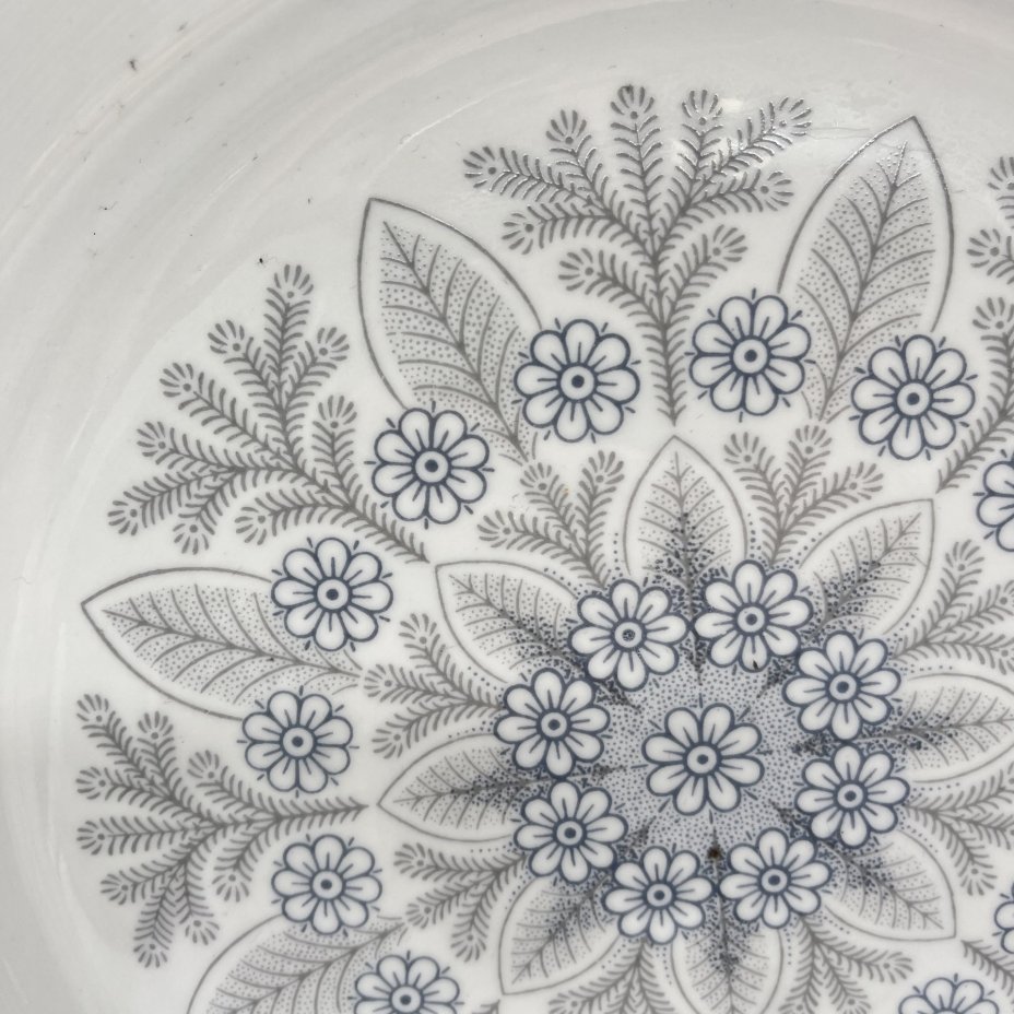 Блюдо сервировочное с растительным декором, фарфор, деколь, золочение, Минский фарфорово-фаянсовый завод, СССР, 1983-1991 гг.